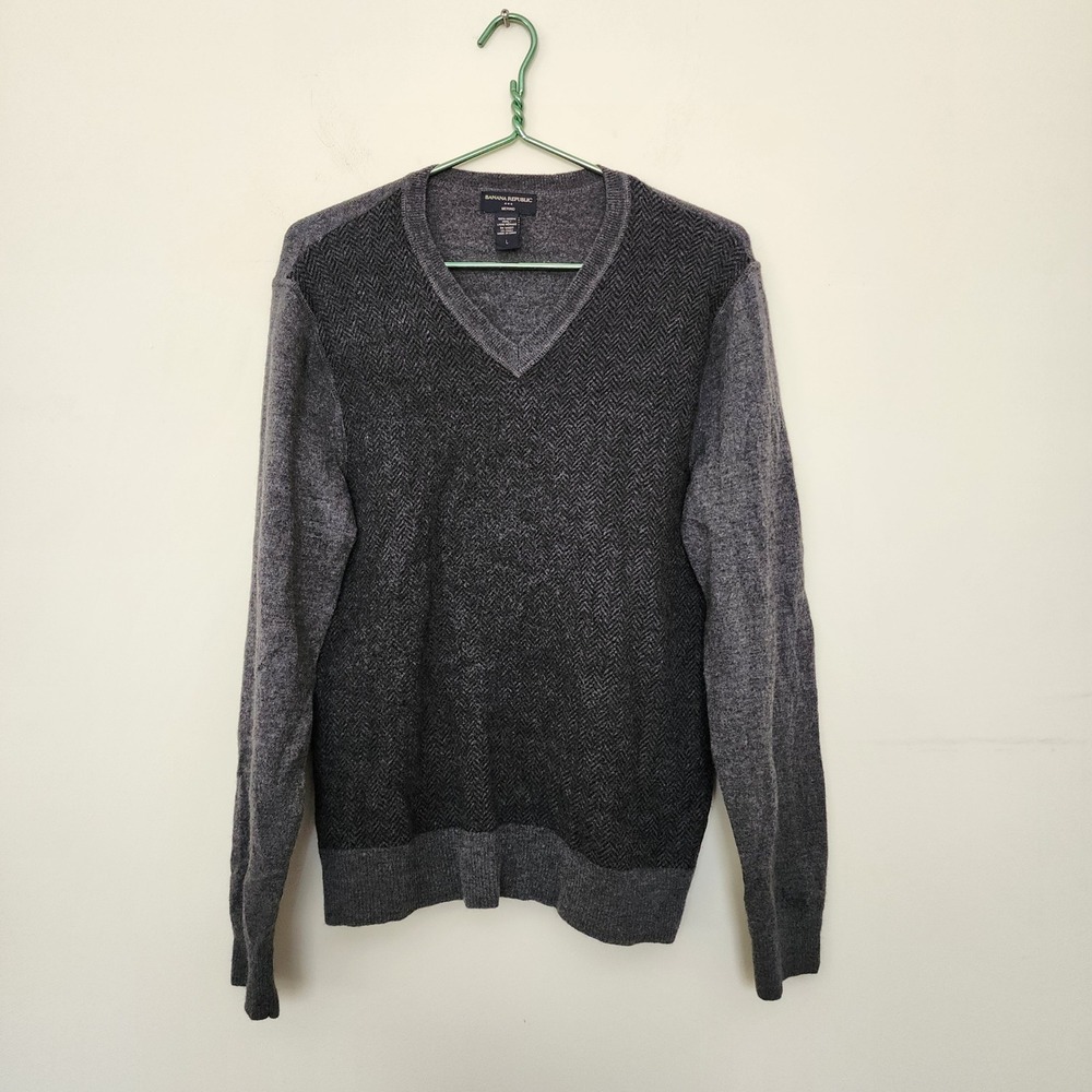 Banana Republic Mens Merino Wool V-Neck Sweater Grey Herringbone Large